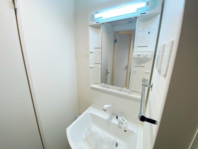 リブリ・シャルマン上戸田の洗面所|別号室の参考写真です。