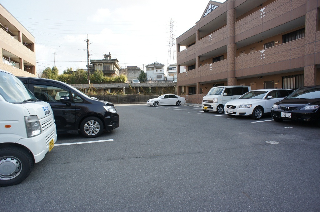 ラ・ポーラ滝川Ⅰ番館の駐車場