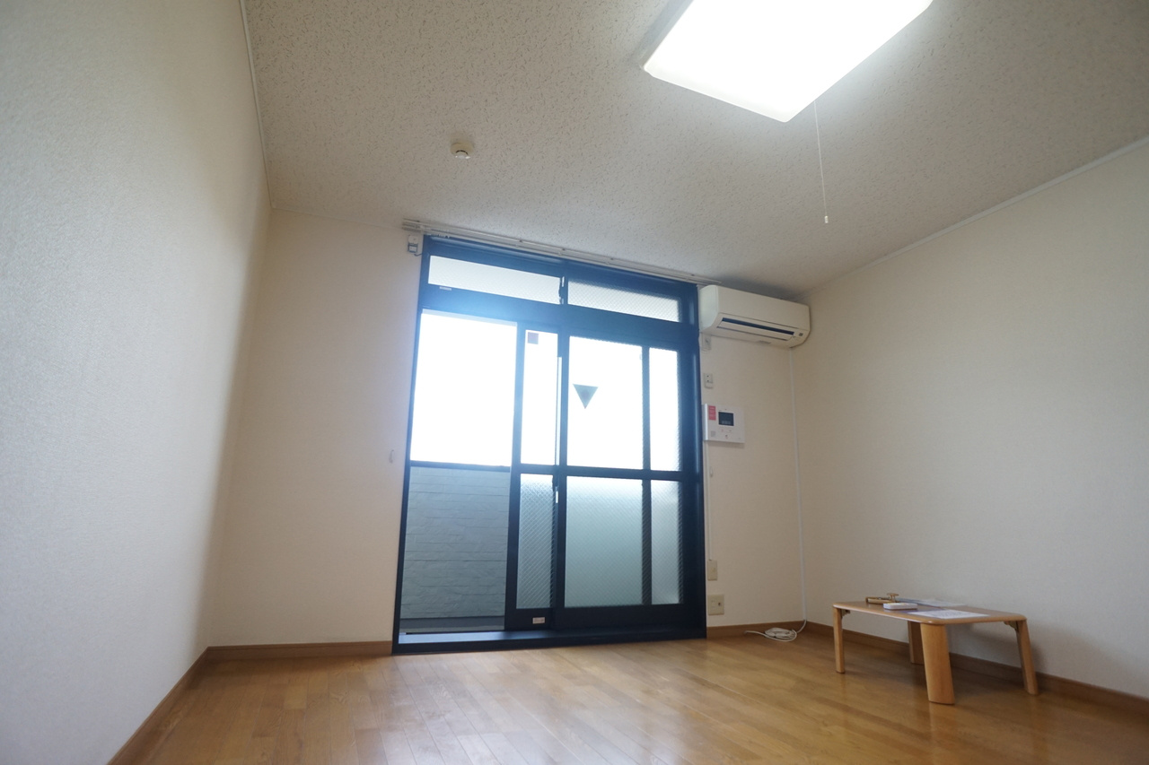 レオパレス冨田の居間・リビング