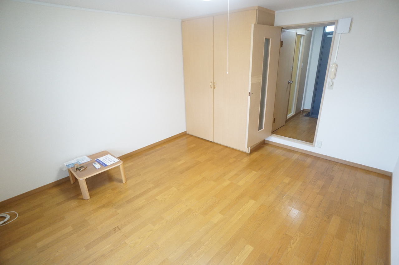 レオパレス冨田の洋室