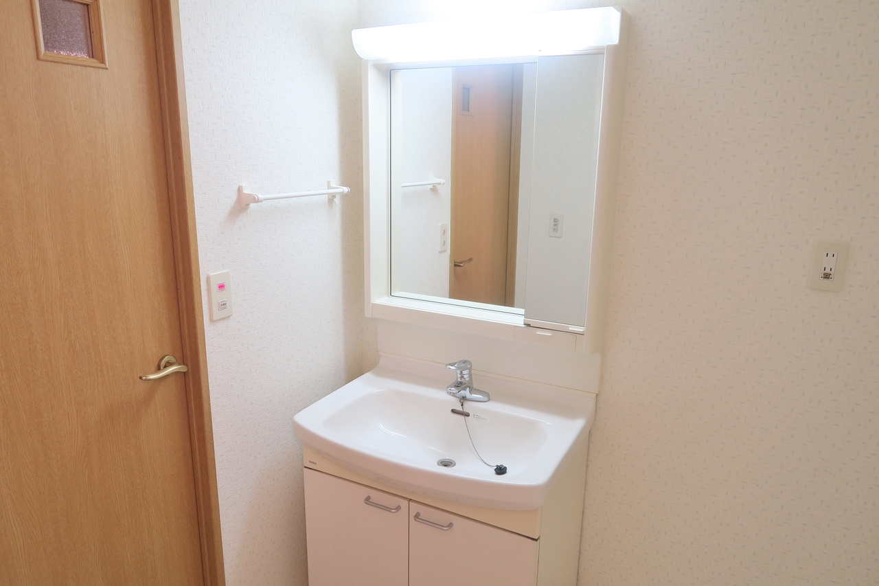 クレセントMの独立洗面台|別号室の参考写真です