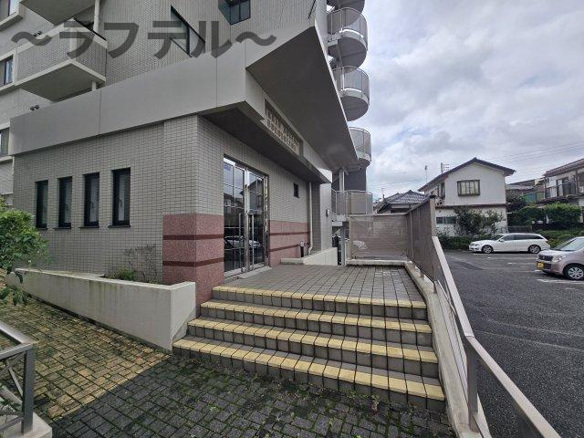 アーバンフォレスト所沢のエントランス