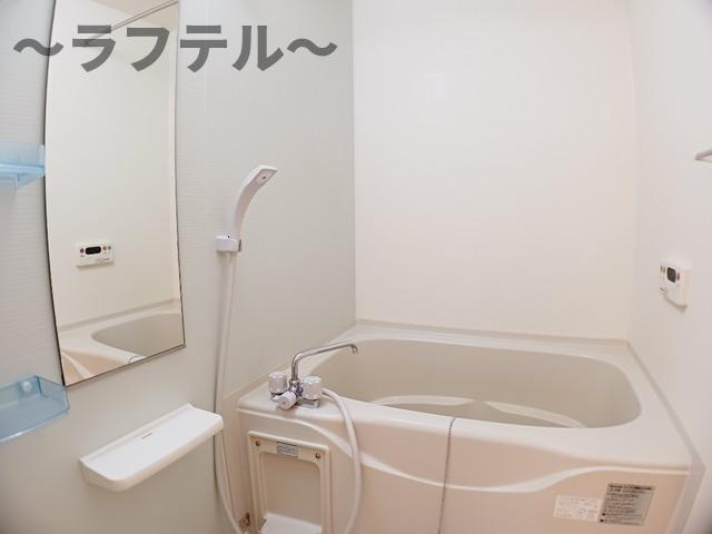 ヴィラ・ゼファーＮの浴室
