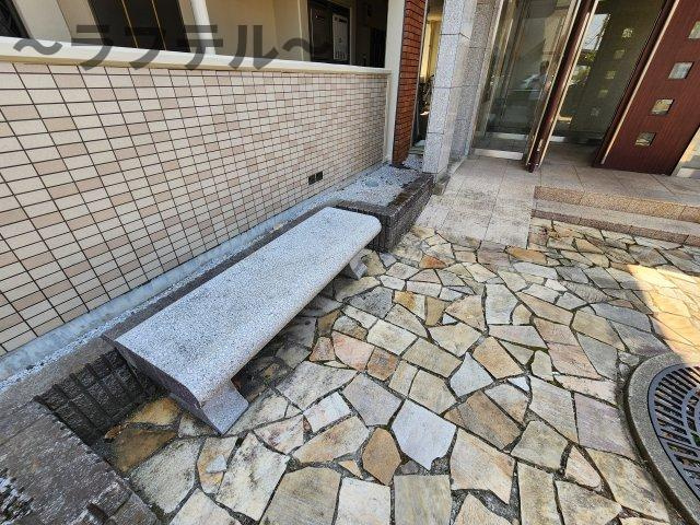オネスティ　ユー　カレントの庭