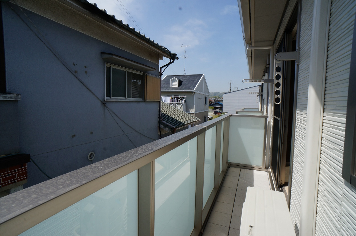 奈良市七条１丁目のアパートのバルコニー