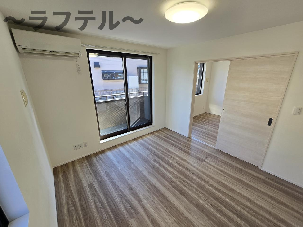 入間市黒須２丁目のアパートの居間・リビング