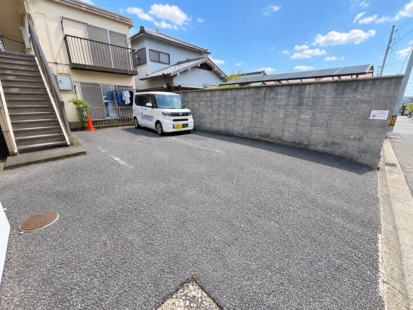 ホームズ飛鳥の駐車場