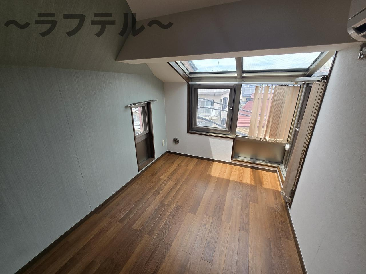 STRAWBERRY　CUBEの居間・リビング|別部屋イメージ写真
