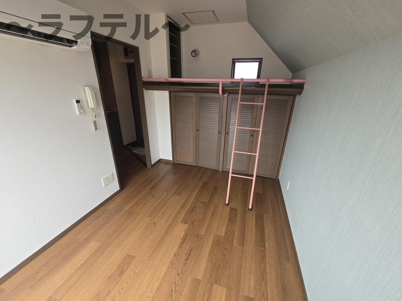 STRAWBERRY　CUBEの居間・リビング|別部屋イメージ写真