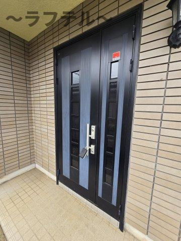 牛沼岩田邸貸家のエントランス