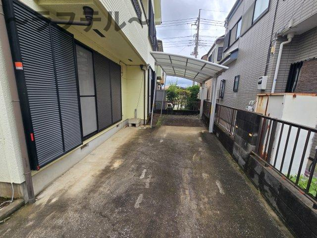 牛沼岩田邸貸家の駐車場