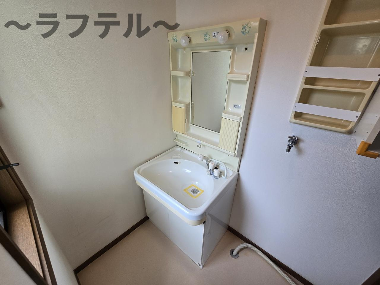 牛沼岩田邸貸家の独立洗面台