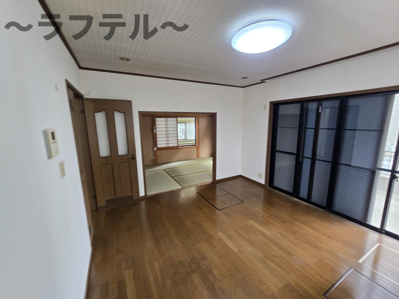牛沼岩田邸貸家の居間・リビング