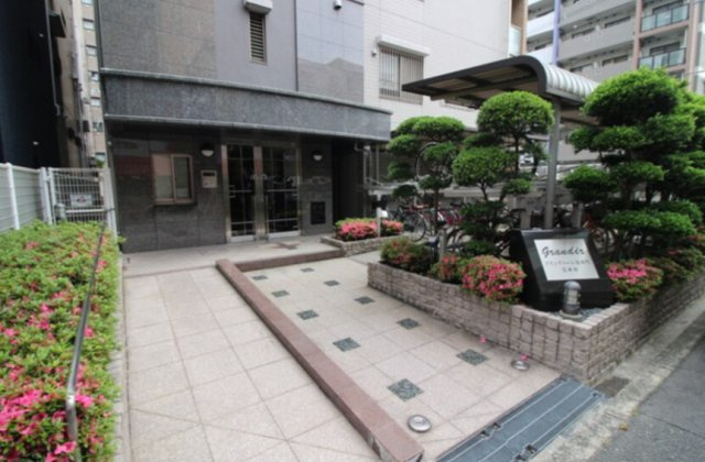 グランディール阪南町Ⅲ番館のエントランス