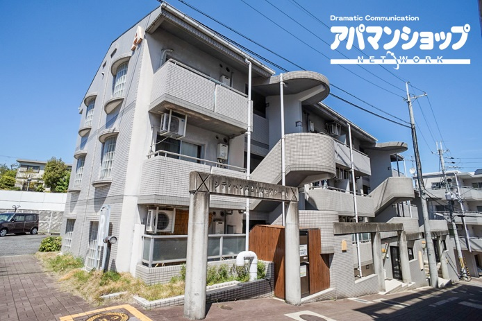 シティパレス東生駒A棟の外観
