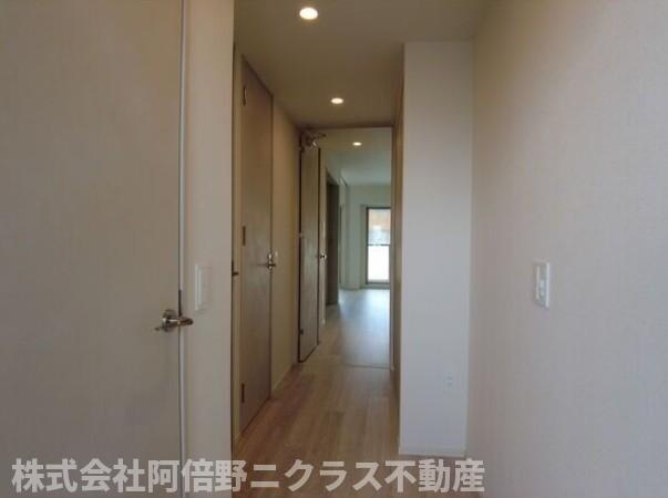 サンクレイドル天王寺の玄関|内装は別部屋の参考写真です。