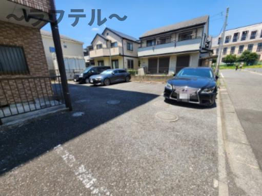 シャンポール狭山の駐車場