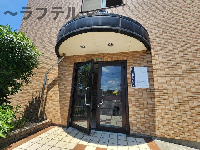 シャンポール狭山のエントランス
