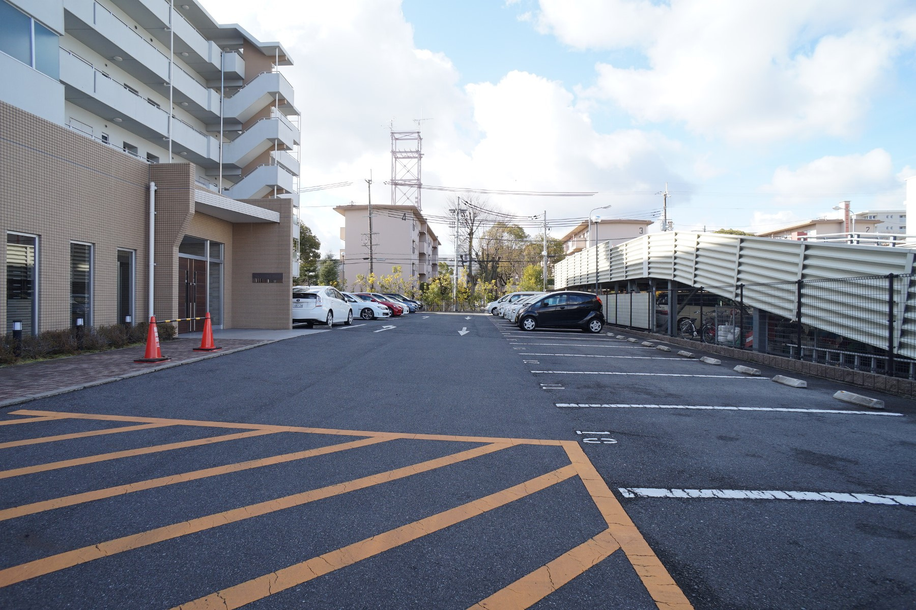 フェニックス明日香の駐車場