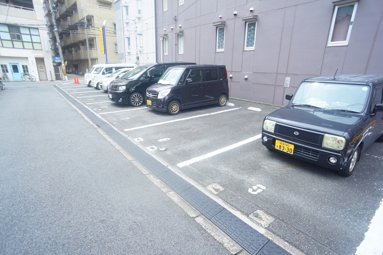 シティホームズ大宮の駐車場