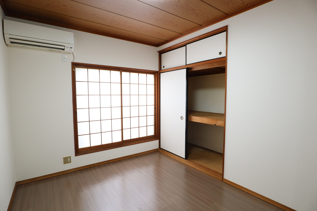 日生ハイツの洋室