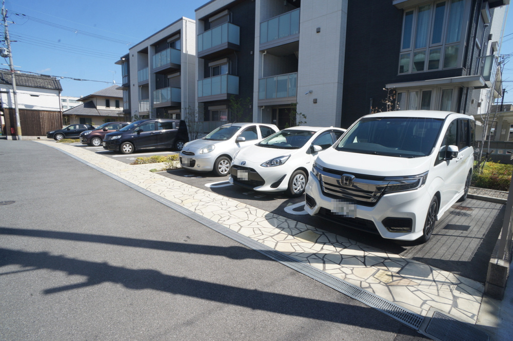 アルテミス　Bの駐車場