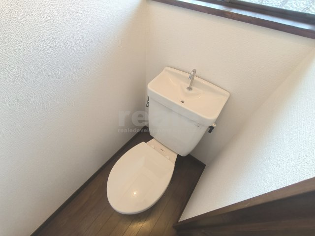三鷹市井の頭１丁目のアパートのトイレ