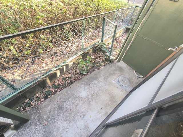 三鷹市井の頭１丁目のアパートのバルコニー