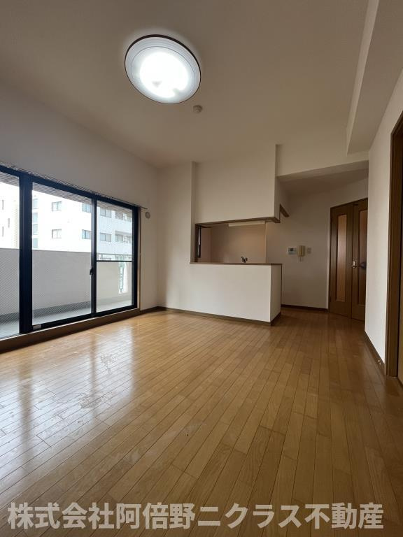 シュロス鶴ヶ丘の居間・リビング|内装は別部屋の参考写真です。