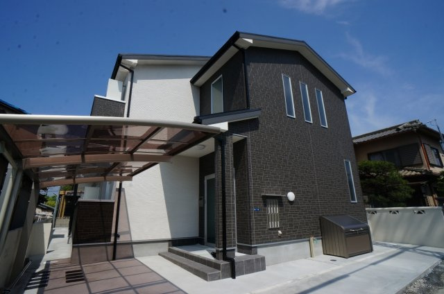シャルマン尼ヶ辻の外観