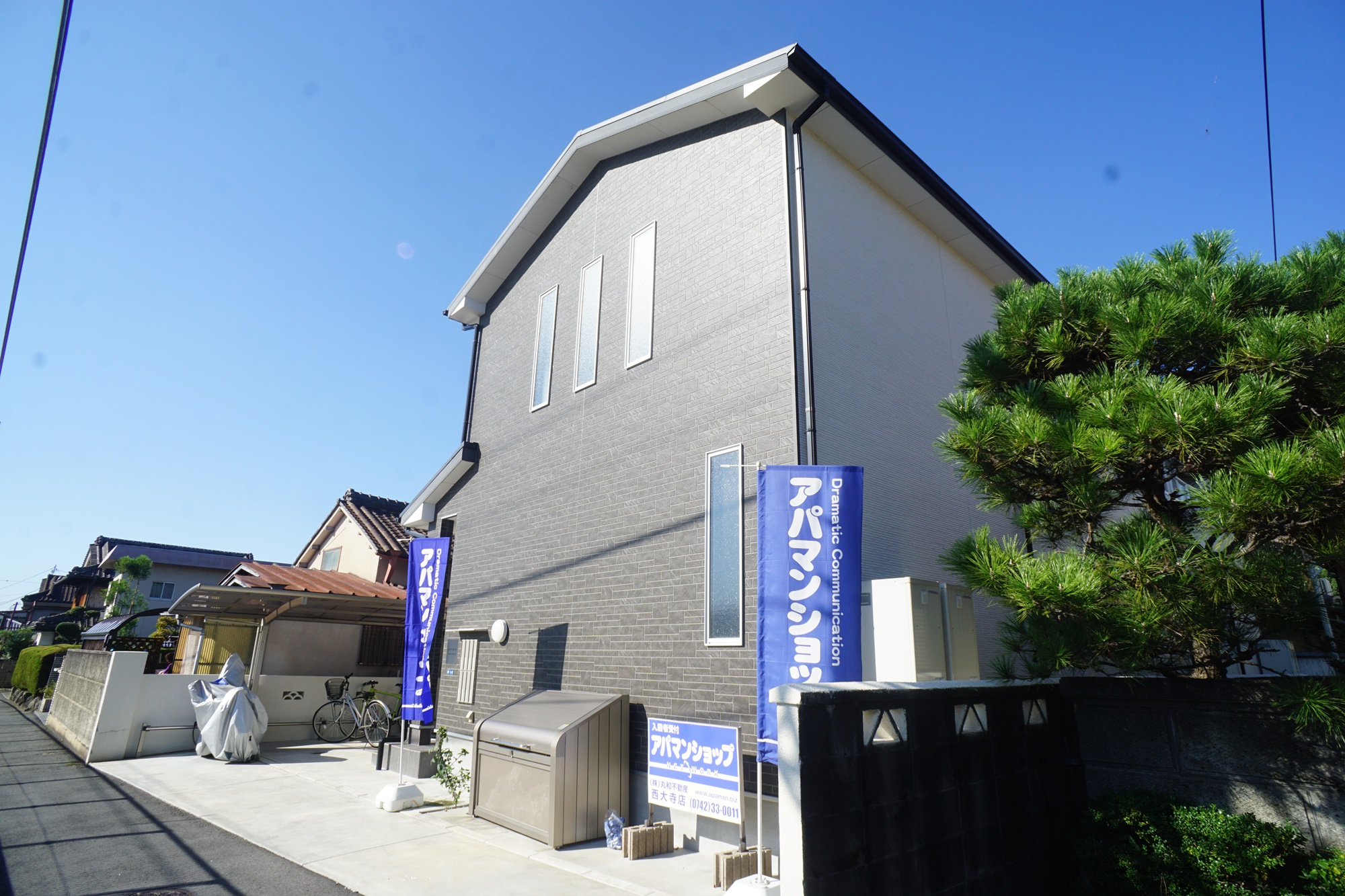 シャルマン尼ヶ辻のエントランス