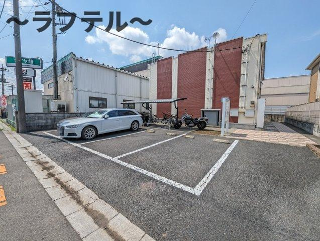 レオネクスト所沢の駐車場