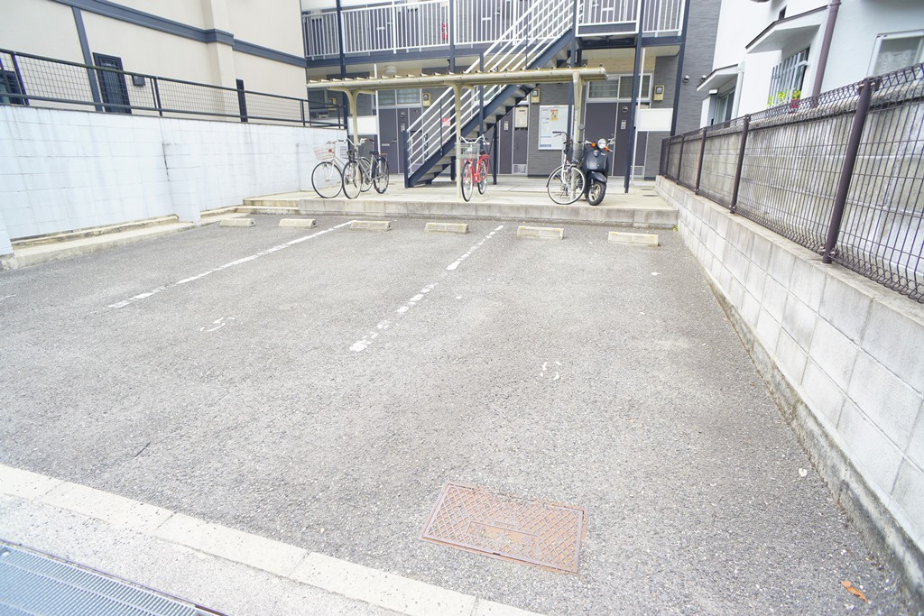 レオパレス藤尾の駐車場