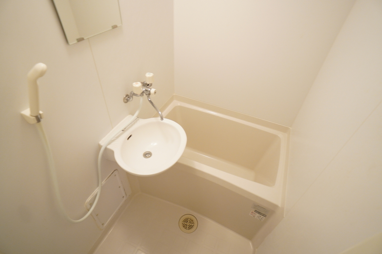 レオパレス藤尾の浴室
