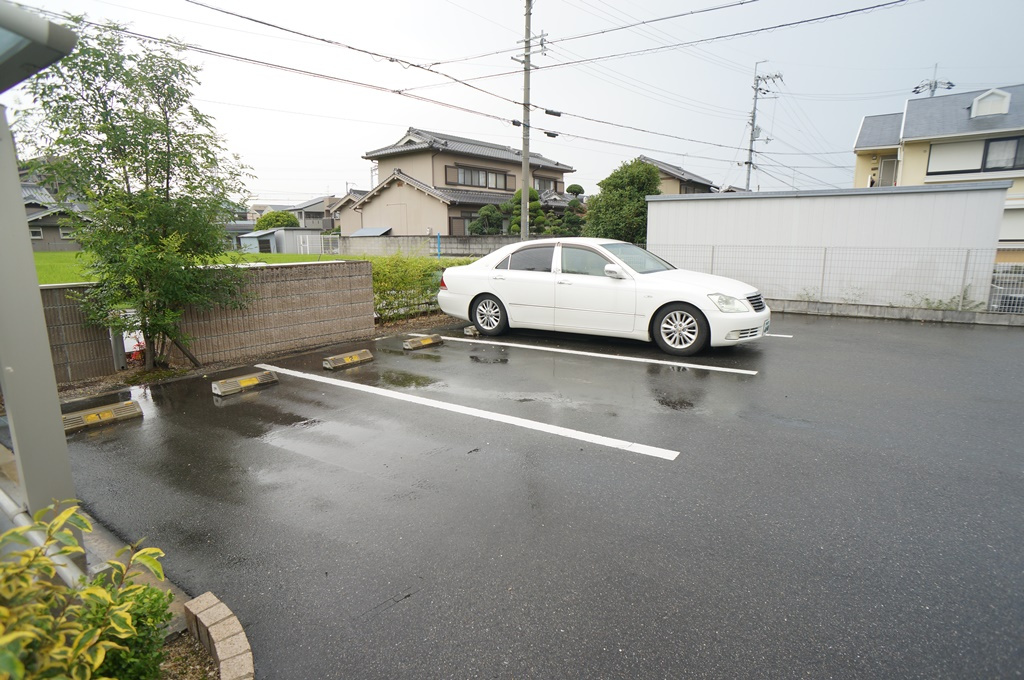 カトレアＡの駐車場