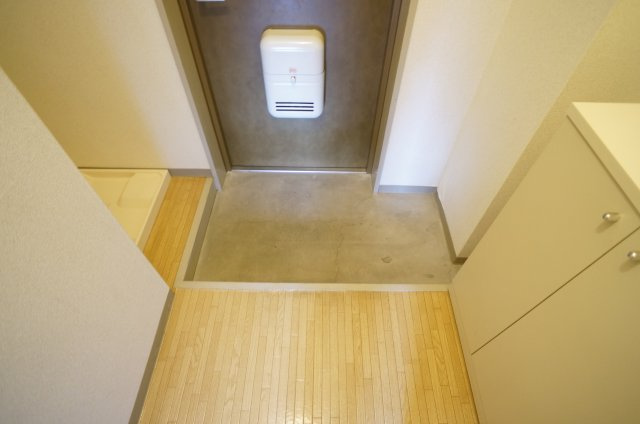 ロイヤルタケナカの玄関