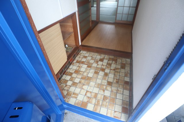 植田マンションの玄関