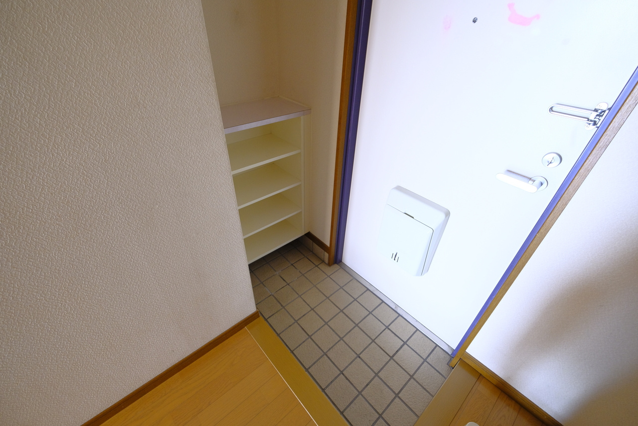 プラザビルの玄関