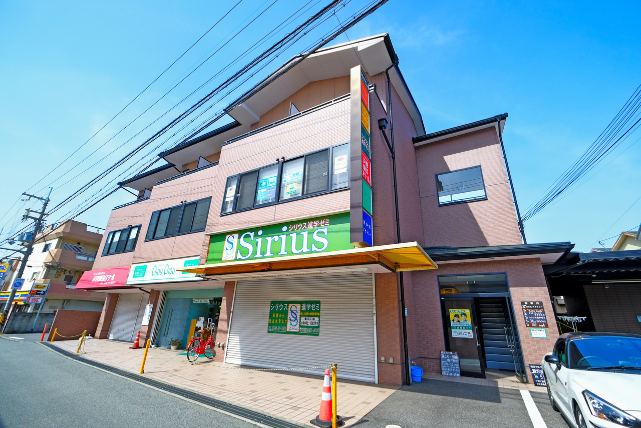 プラザビルの駐車場