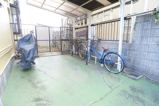 スタンドアップ本町の駐車場