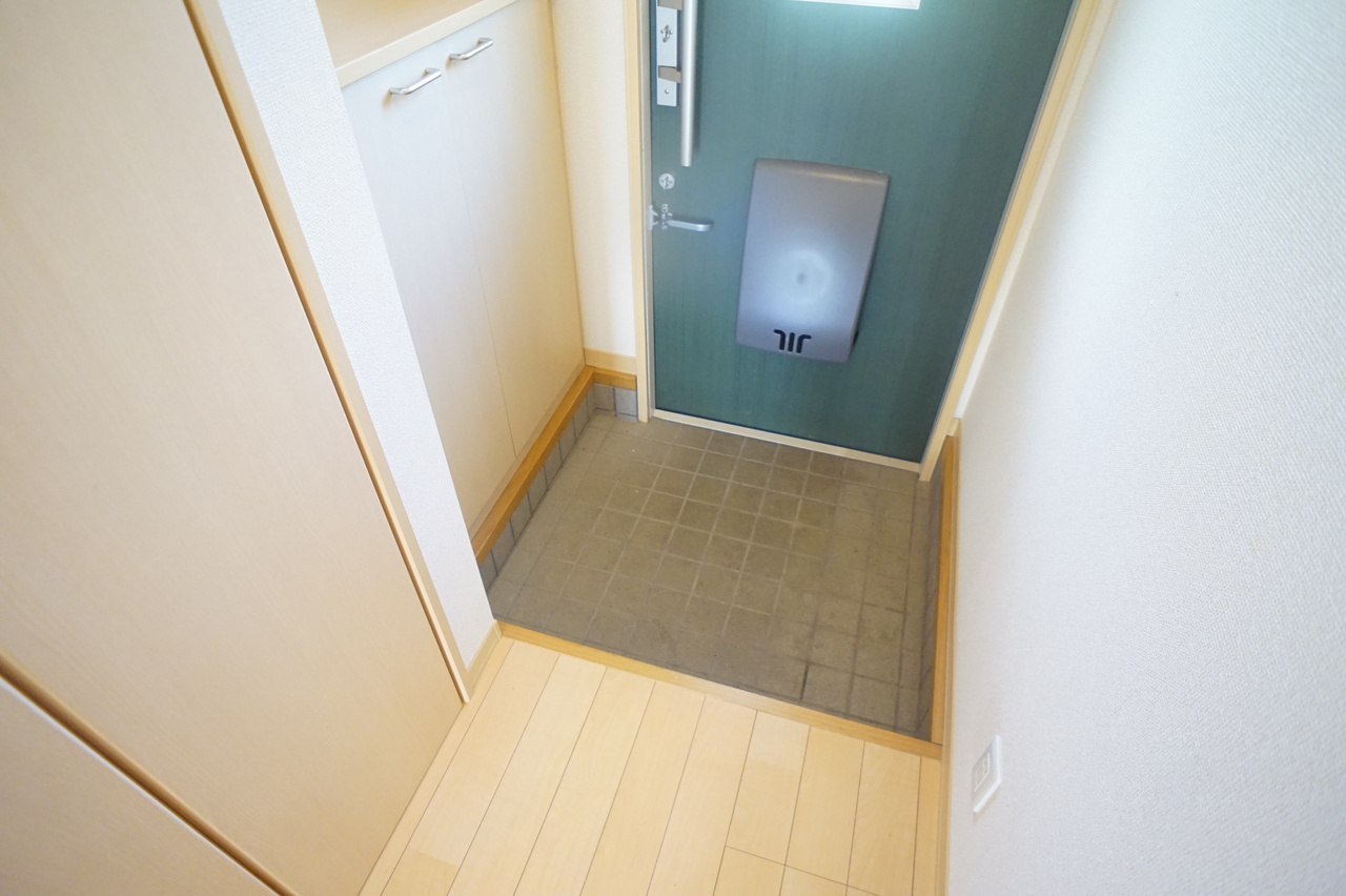 ファミールなかいの玄関