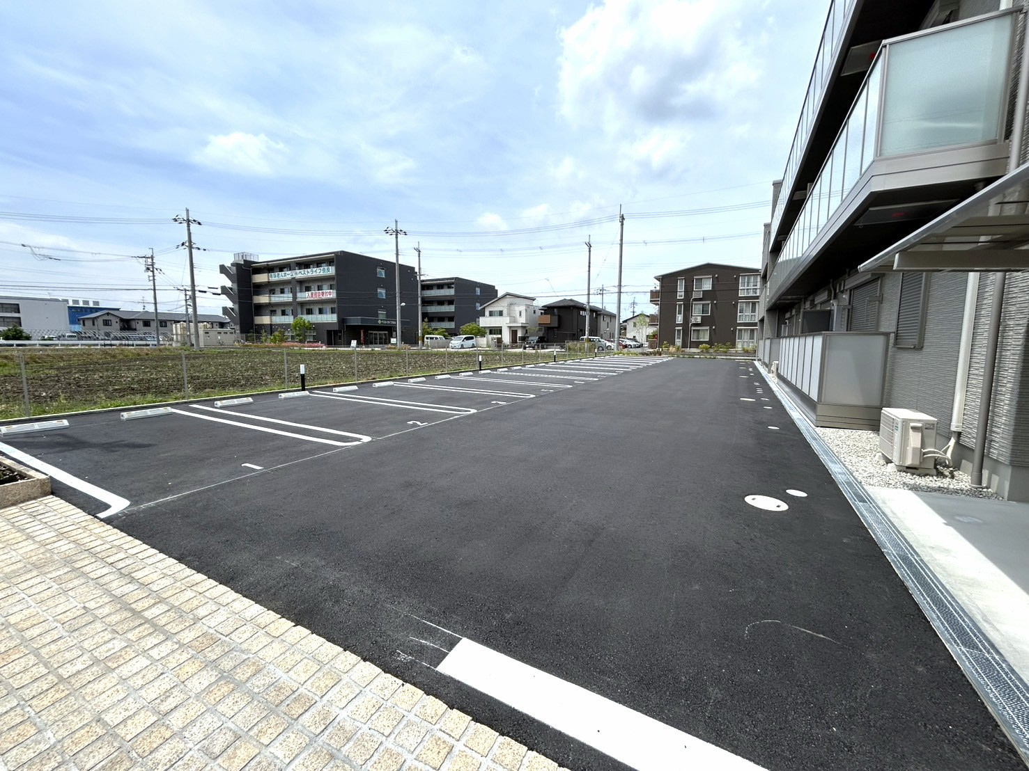 ウエストメゾン大森の駐車場