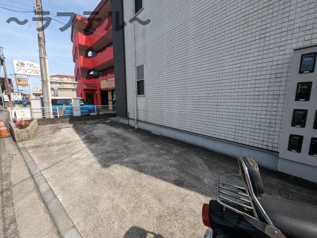 デュラカーサ セブンの駐車場