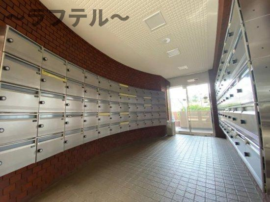 所沢市くすのき台２丁目の賃貸マンションのエントランス