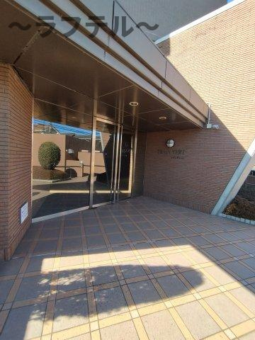 所沢市花園１丁目の賃貸マンションのエントランス