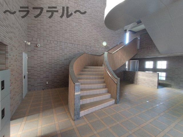 所沢市花園１丁目の賃貸マンションのロビー