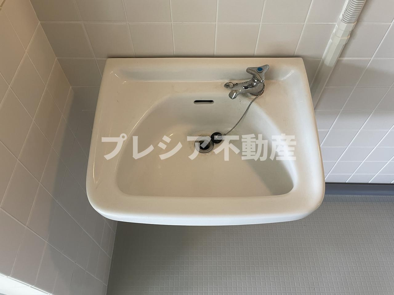 松が丘住宅16号棟の洗面所