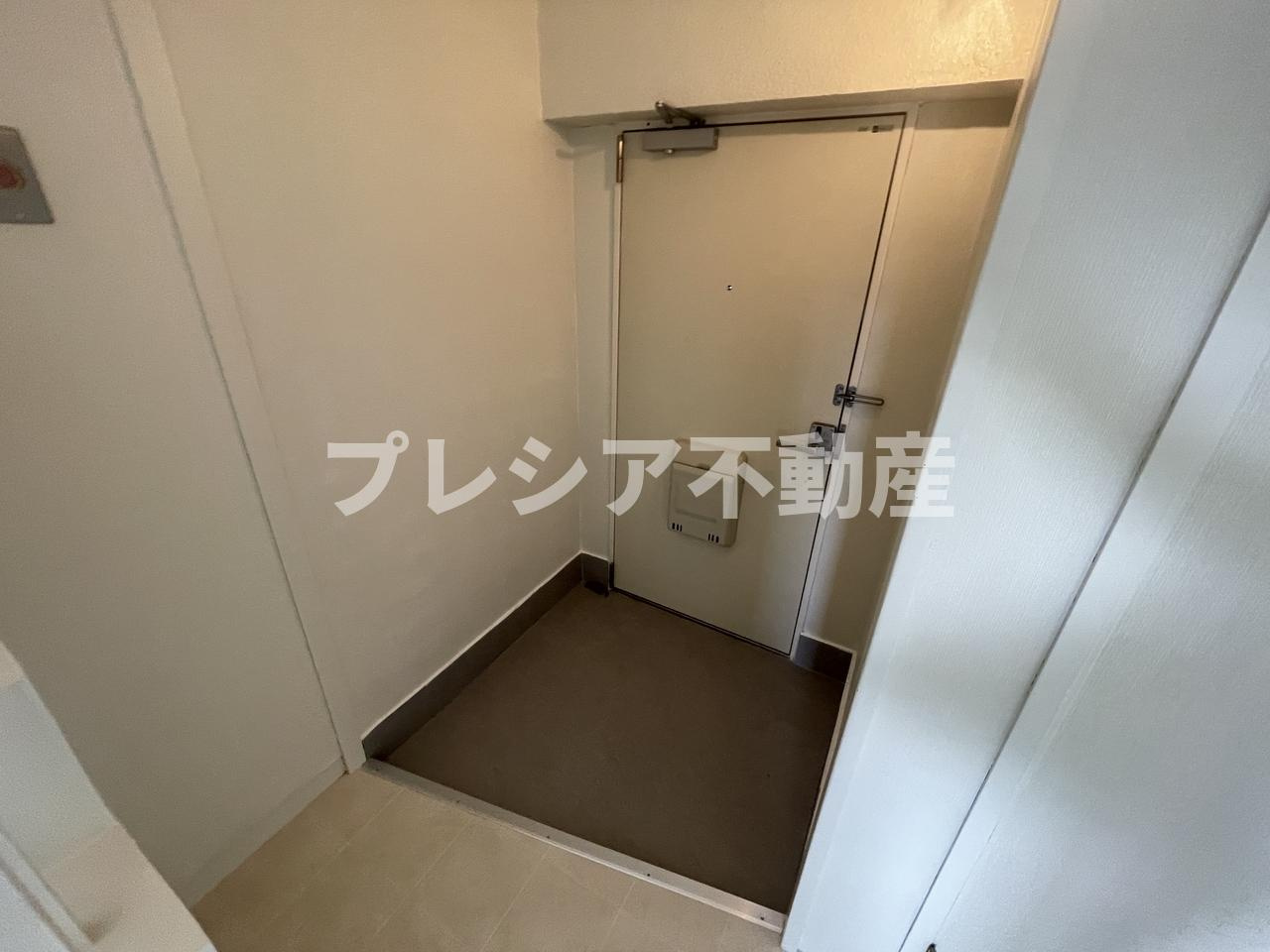 松が丘住宅16号棟の玄関