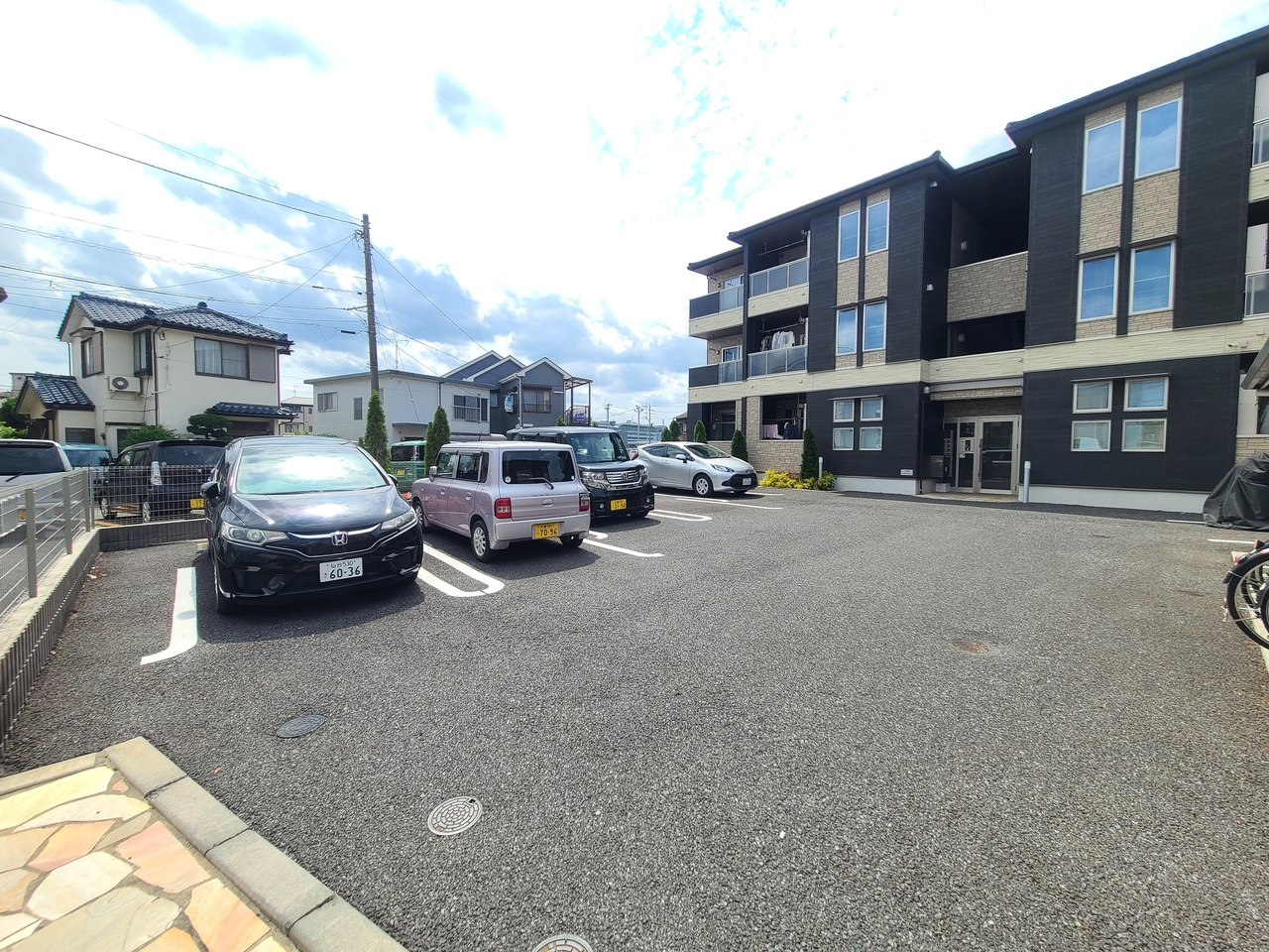 チューリップ ツリーの駐車場|★敷地内駐車場を完備！先約申込順となります★