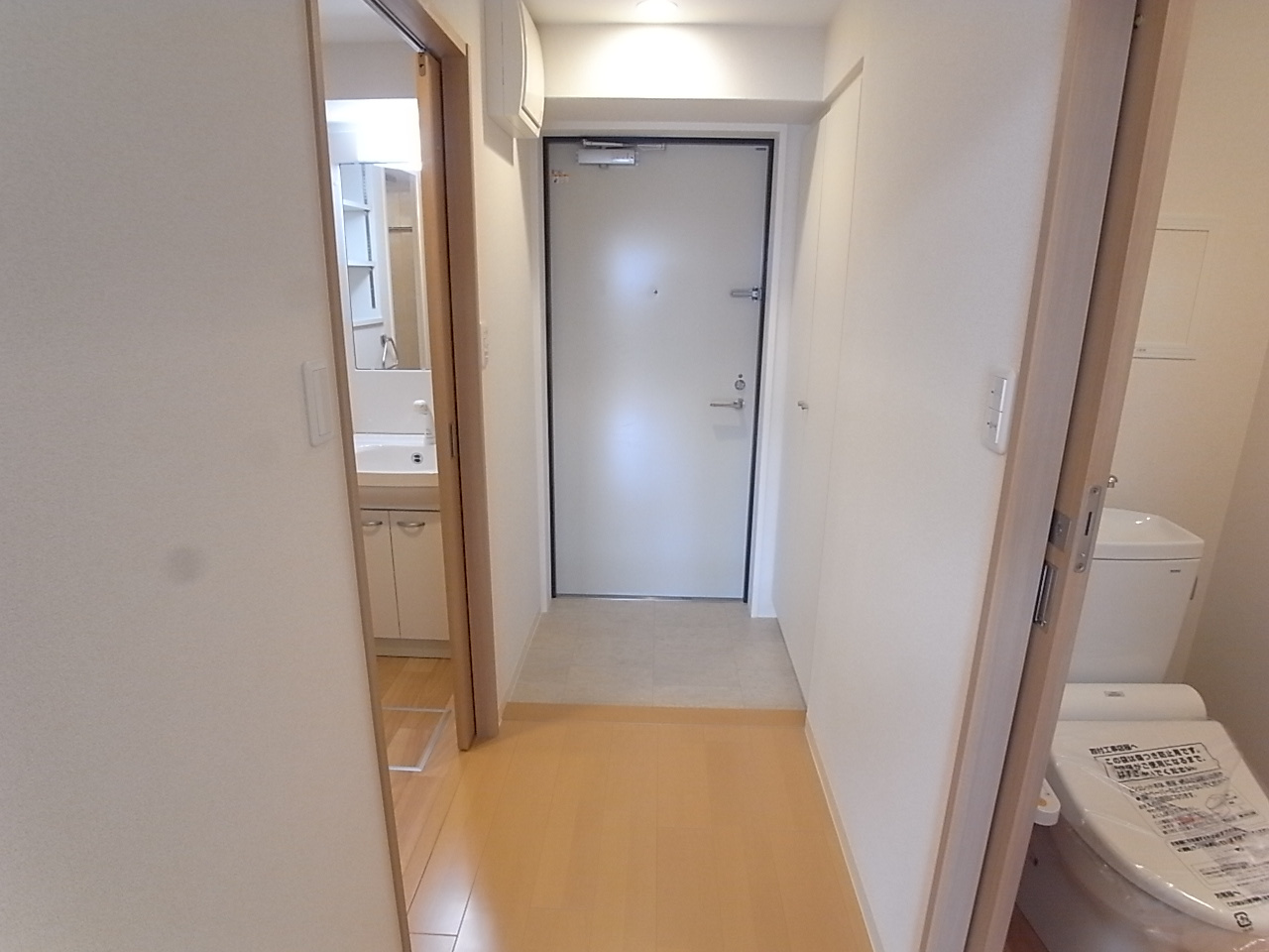 サンソレイユ秋篠の玄関